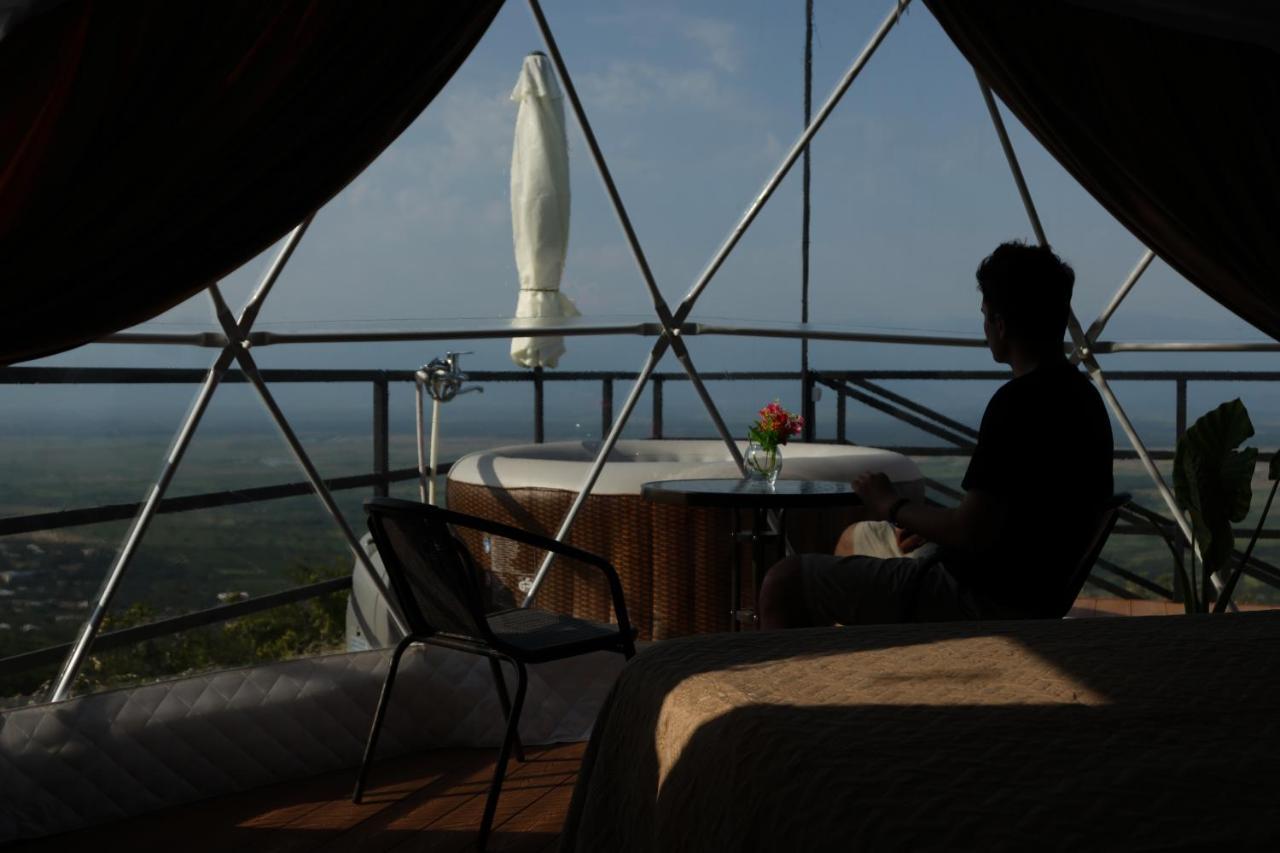 Hotel Signagi Glamping Extérieur photo